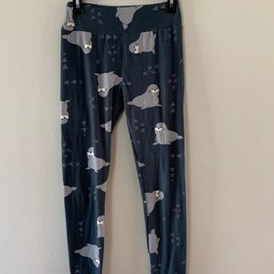 4/$20 Like new! One Size LuLaRoe Walrus leggings